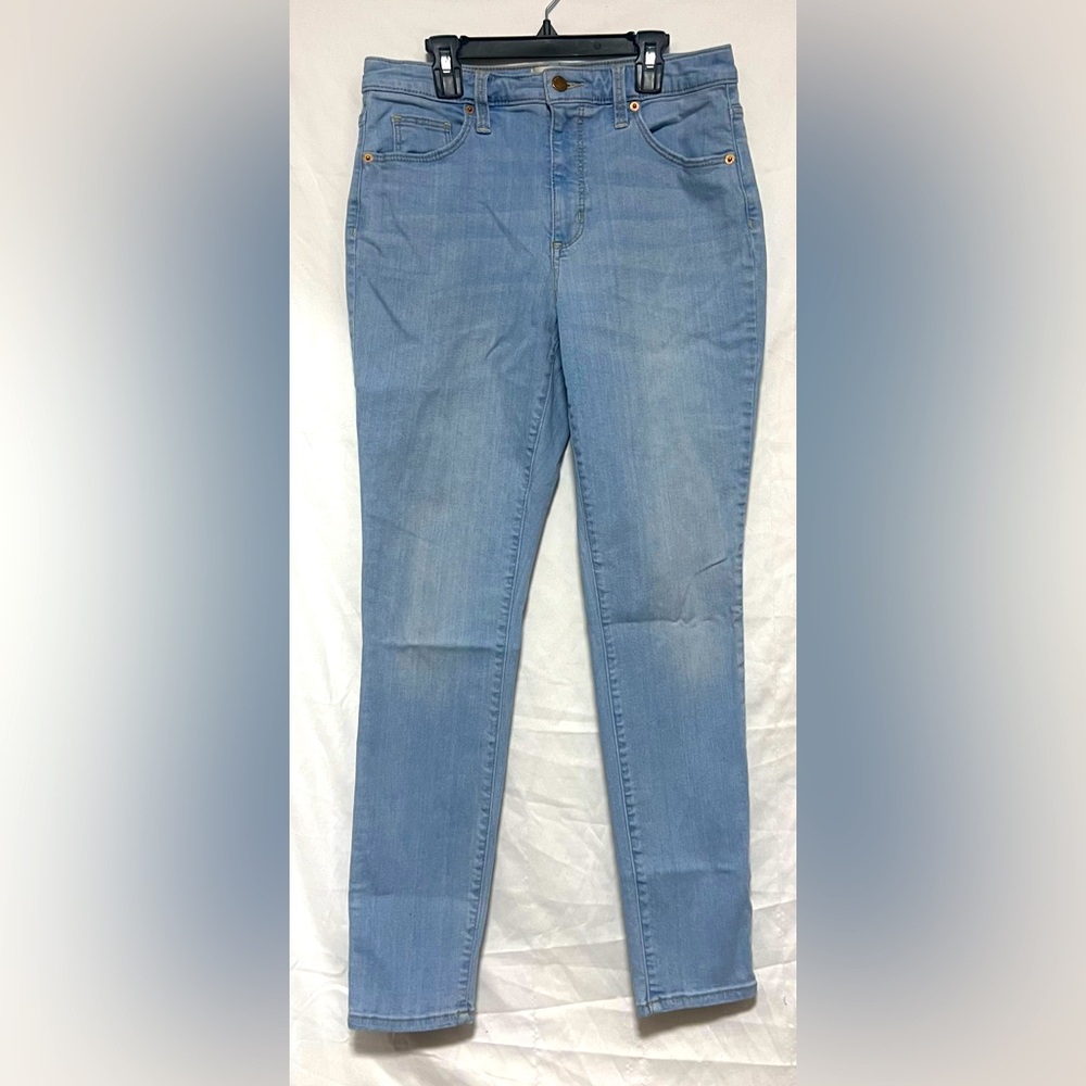 Universal Thread Medium Wash High Rise Skinny Jeans | Denim | Classic - Picture 3 of 11